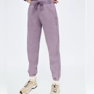 Aritzia TNA CozyAF fleece boyfriend sweatpants in Frosted Lavender. Size XS.